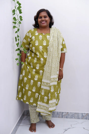 Graceful Cotton Printed Salwar Suit with Shawl – Casual & Festive Wear
