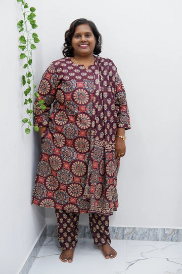 Graceful Cotton Printed Salwar Suit with Shawl – Casual & Festive Wear