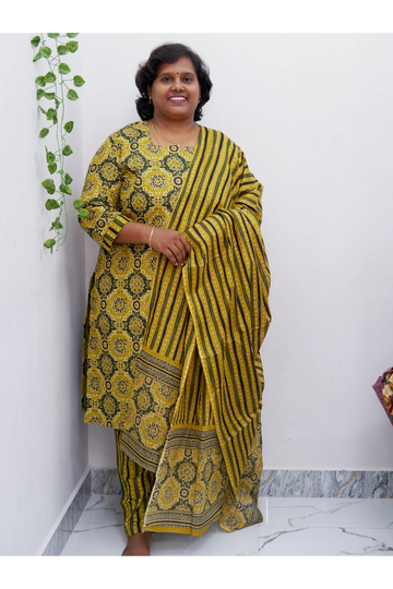 Graceful Cotton Printed Salwar Suit with Shawl – Casual & Festive Wear