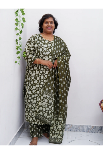 Graceful Cotton Printed Salwar Suit with Shawl – Casual & Festive Wear
