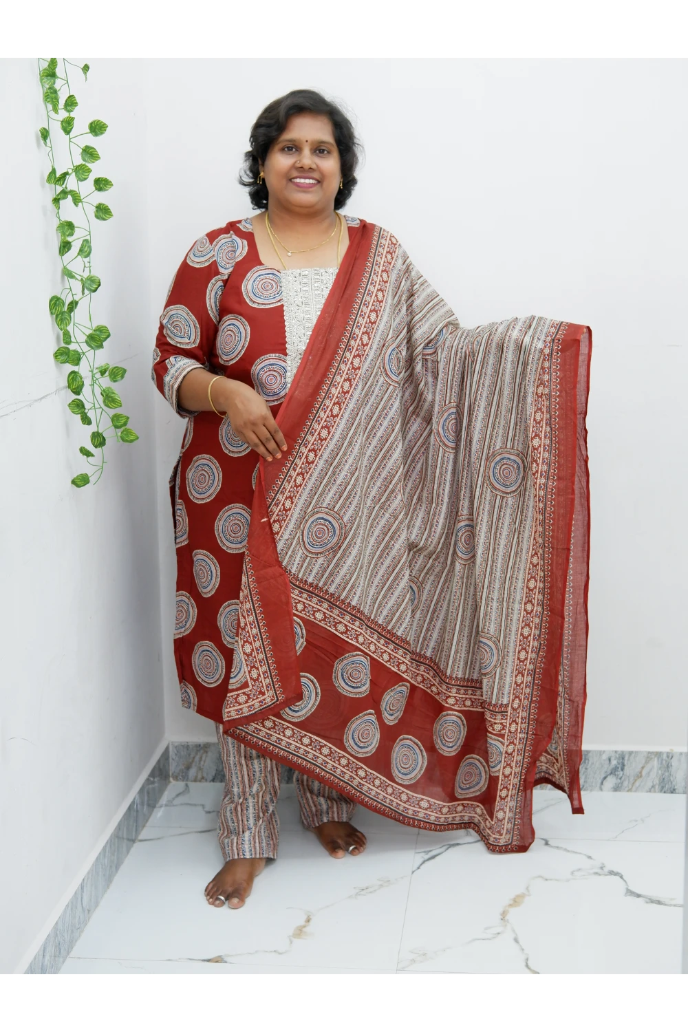 Graceful Cotton Lace Work Salwar Suit with Shawl – Casual & Festive Wear