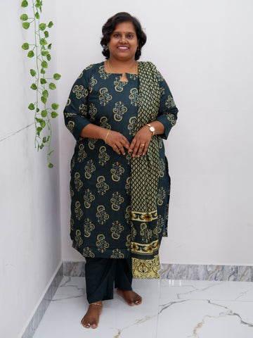 Graceful Cotton Printed Salwar Suit with Shawl – Casual & Festive Wear