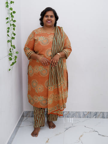 Graceful Cotton Printed Salwar Suit with Shawl – Casual & Festive Wear