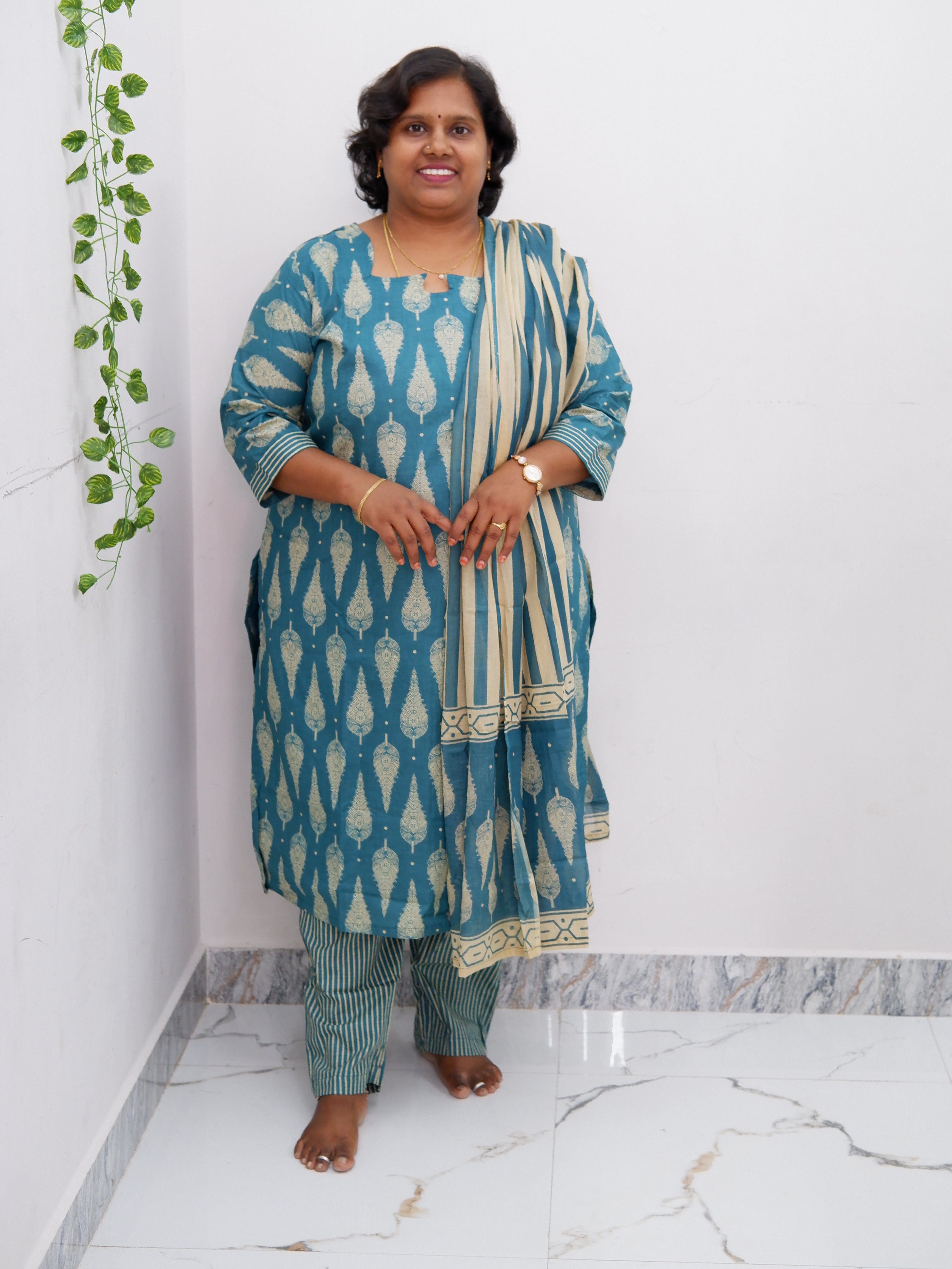 Graceful Cotton Printed Salwar Suit with Shawl – Casual & Festive Wear