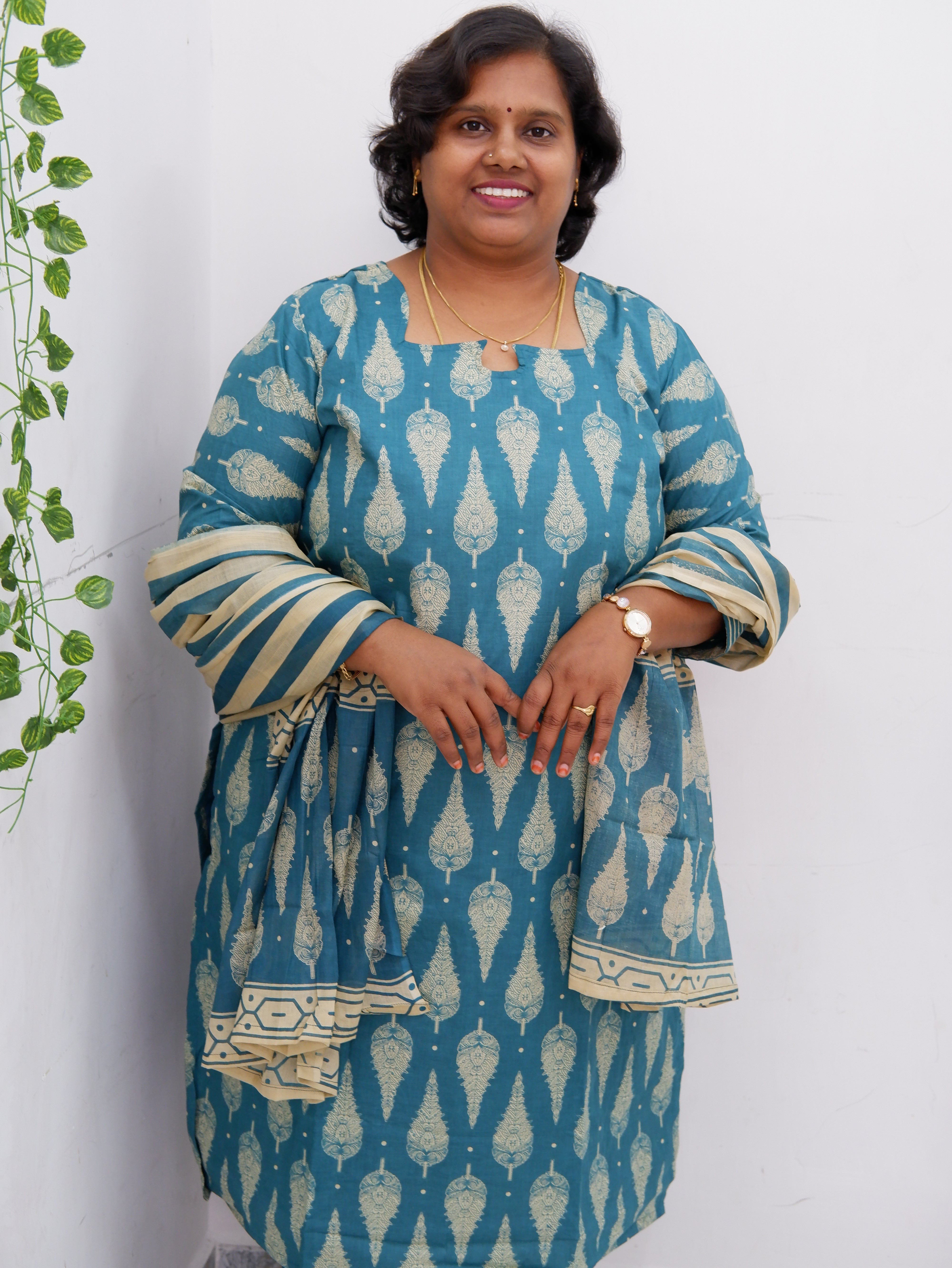 Graceful Cotton Printed Salwar Suit with Shawl – Casual & Festive Wear