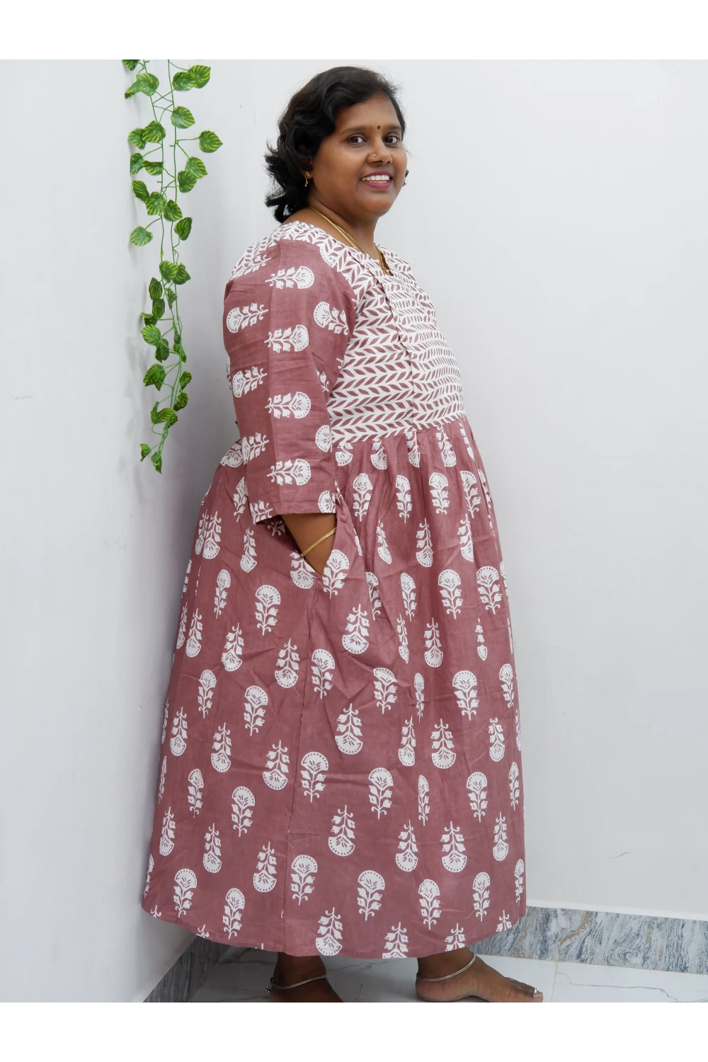 Luxury Feeding Cotton Kurti with Side Zip – Stylish & Practical Maternity Wear