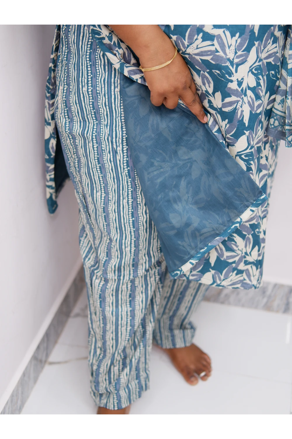 Graceful Cotton Printed Salwar Suit with Shawl – Casual & Festive Wear