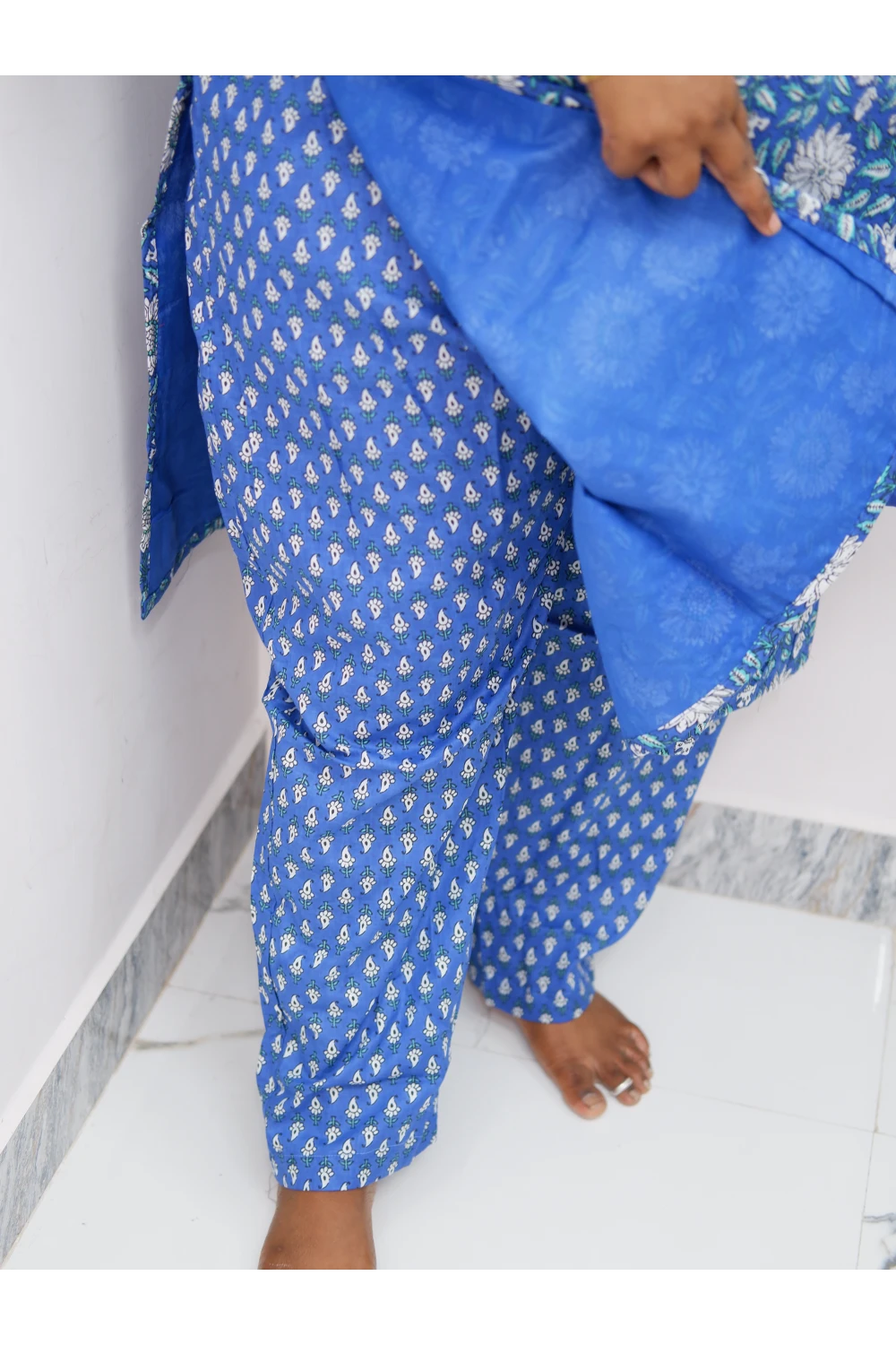 Graceful Cotton Printed Salwar Suit with Shawl – Casual & Festive Wear