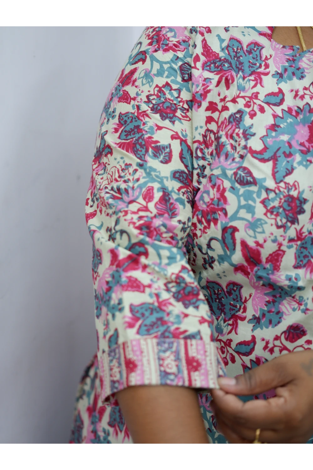 Graceful Cotton Printed Salwar Suit with Shawl – Casual & Festive Wear