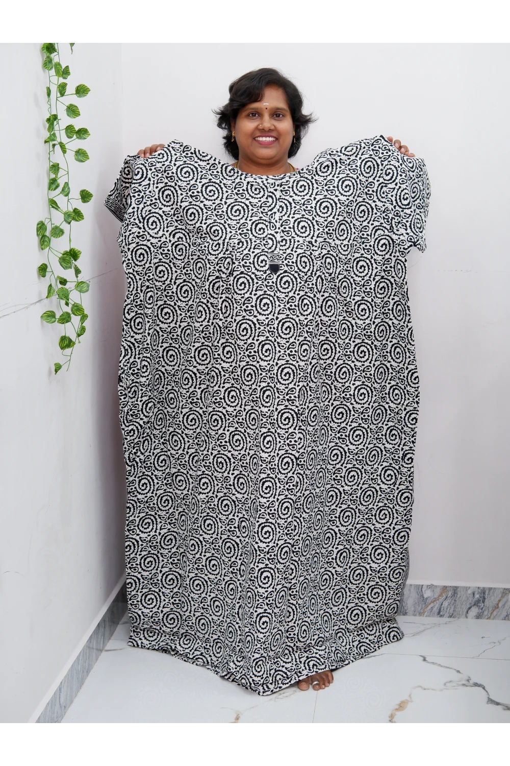 Plus Size Elegant Zip Nighty – Jyothi Cotton Breeze