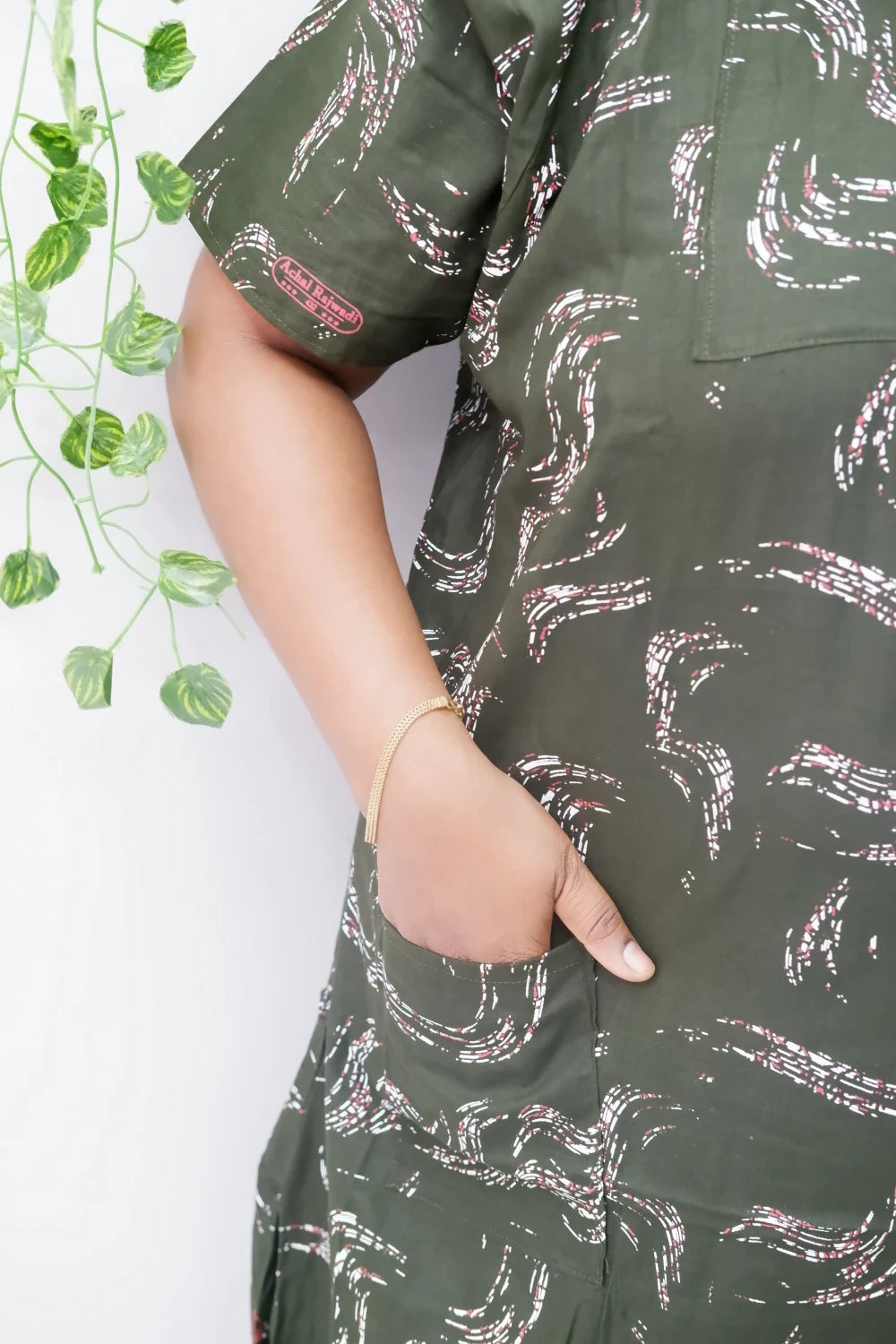 Elegant Zip-Front Pure Cotton Nighty
